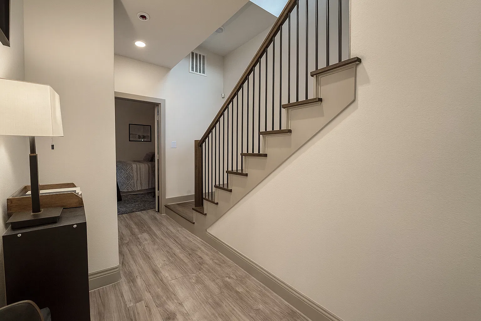 5 bed, 5.5 bath, 2213 sqft, $7,750 — Photo 2