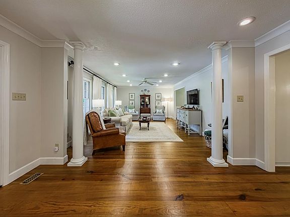 5th image of 2203 N Sherwood Dr
