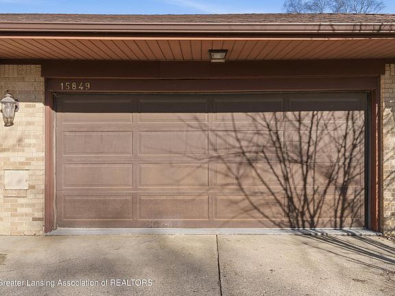 3rd image of 15849 Greenway Dr