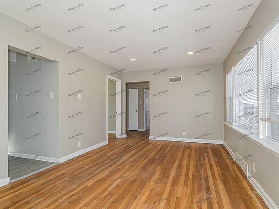 4th image of 7020 Rohn Dr