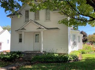 200 2nd St E, Newhall, IA 52315