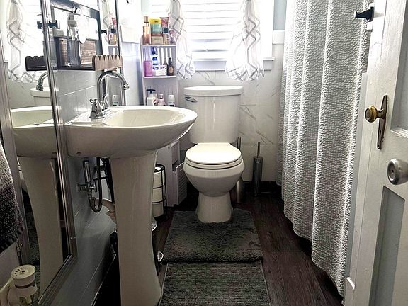 5th image of 402 Sirrine St