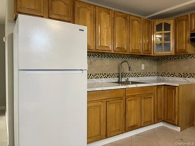 549 Wolf Hill Rd — Photo 4