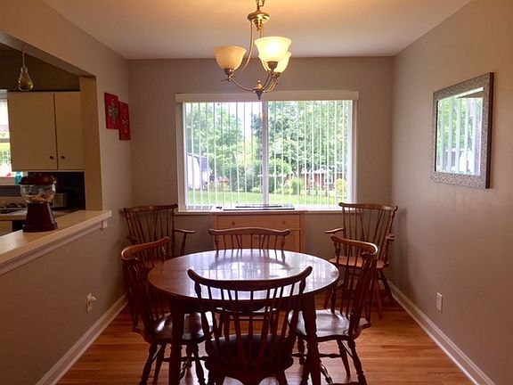 5th image of 711 Saint Matthews Cir