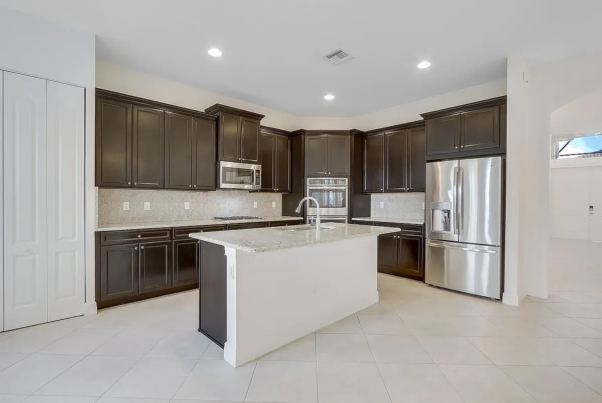 Building Photo - 9761 S Miralago Way