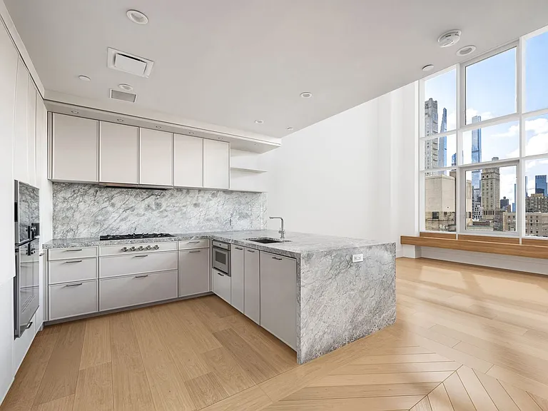 1059 3rd Ave #21B — Photo 4