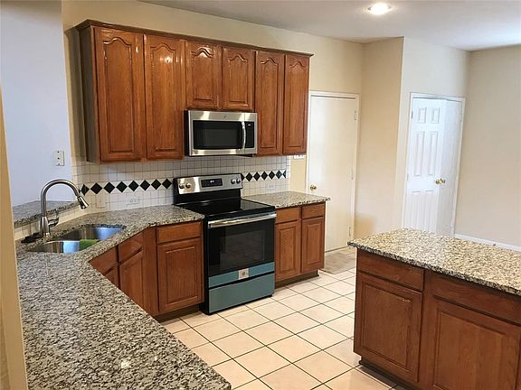 3rd image of 9108 Faldo Ct