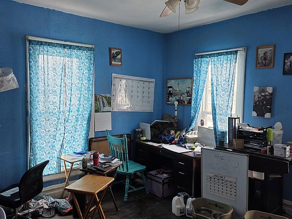 4th image of 301 E Spring St