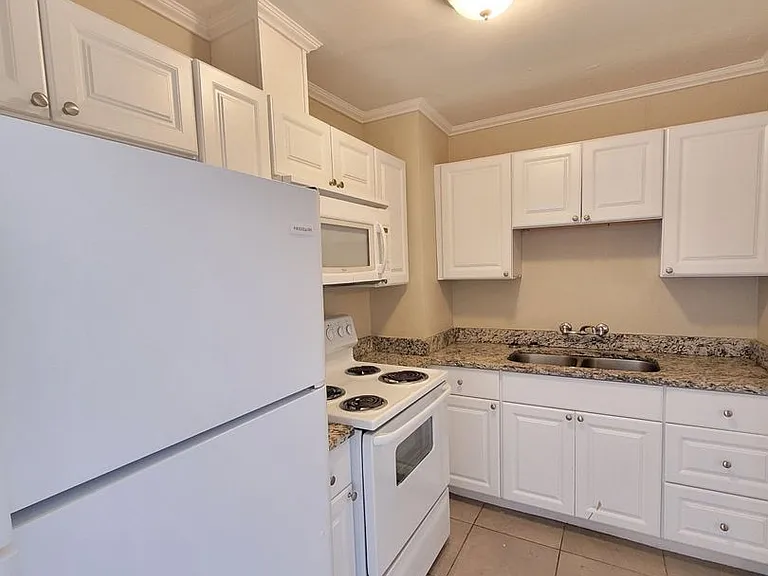 1408 Dexter Ave — Photo 8