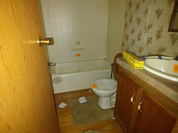 5th image of 79 Garrett Dr