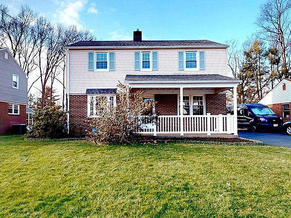 2nd image of 302 Ivywood Ave