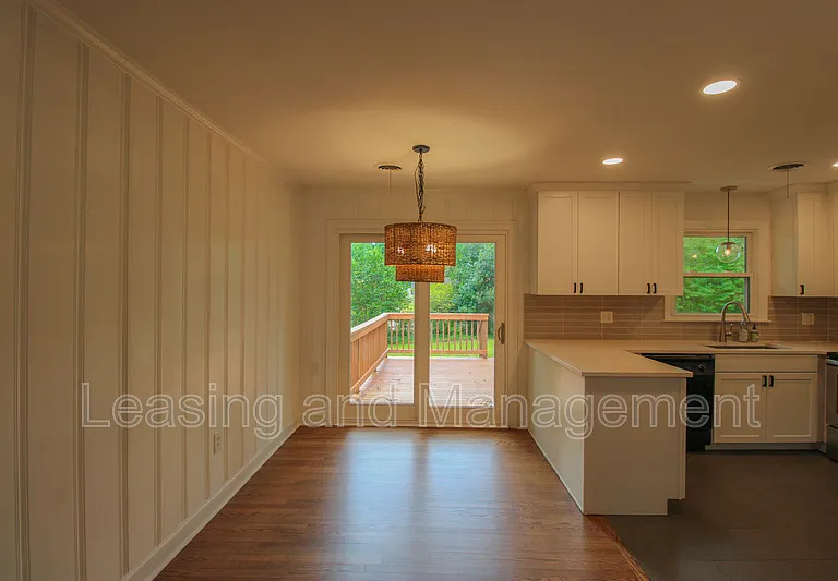 927 Holly Ct — Photo 5