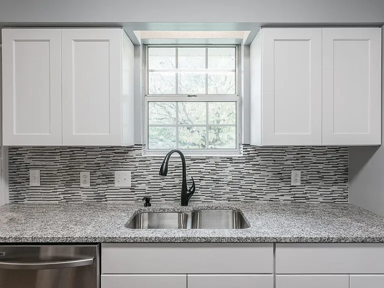 5216 Roxborough Dr — Photo 10