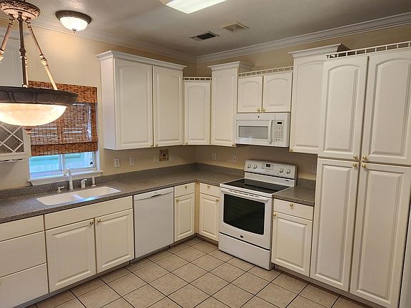 4th image of 238 Henley Pl