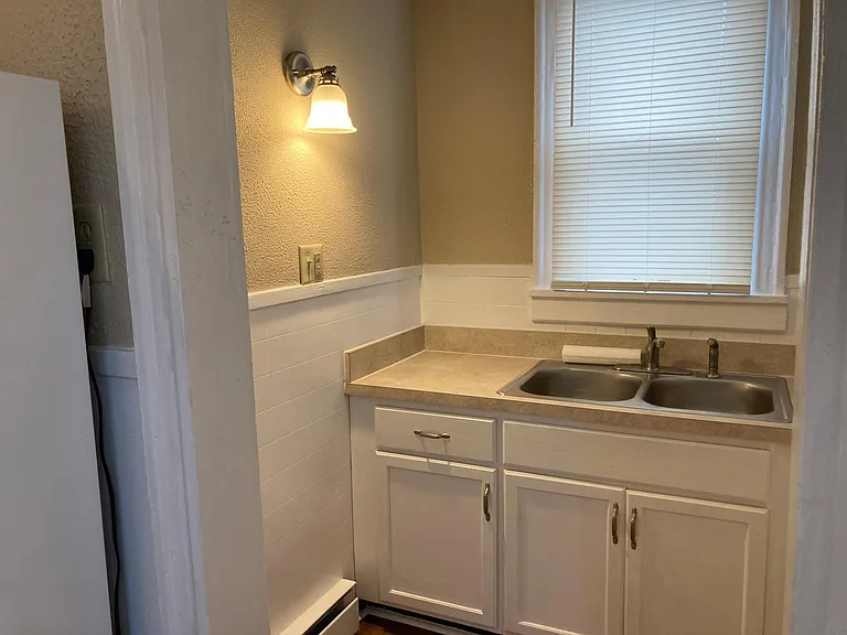 147 W Church St #B — Photo 10