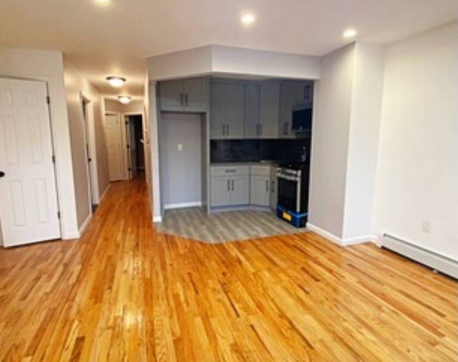 1st image of 2925 Laconia Ave APT 1