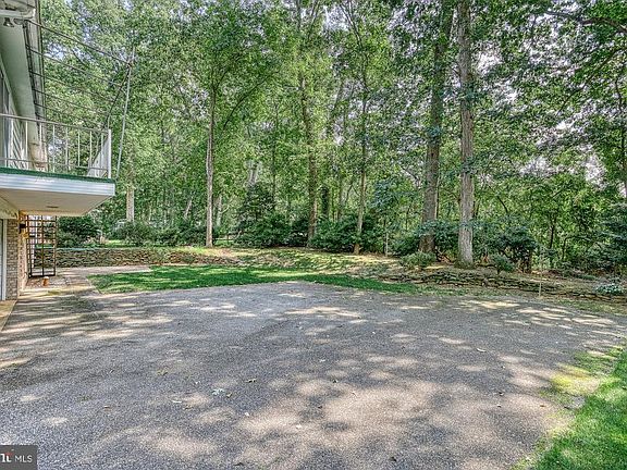 5th image of 316 Holyoke Dr