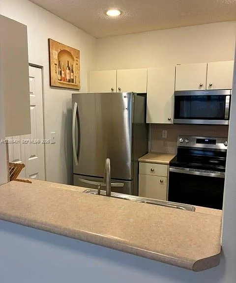 4219 NE 9th St — Photo 10