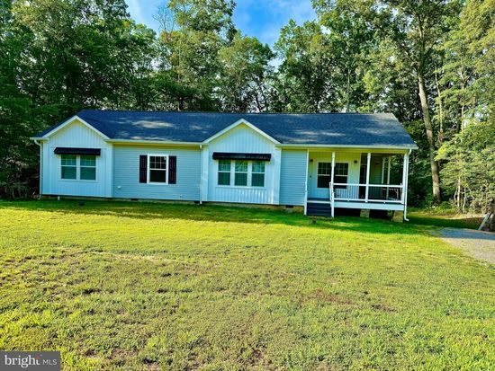 76 Poplar Ln, Colonial Beach, VA 22443