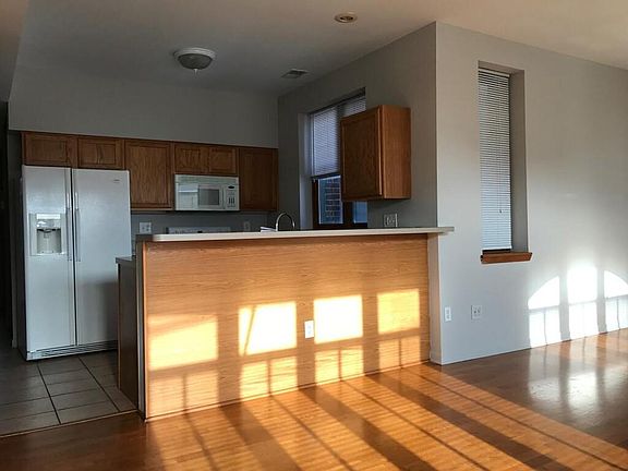 2nd image of 27 E Willis St #1W