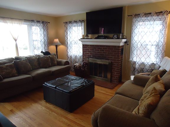 3rd image of 105 Holmes Ave