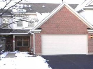 30W098 Willow Ln, Warrenville, IL 60555