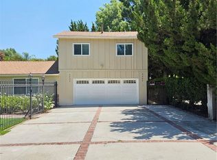 5432 Woodlake Ave N, Woodland Hills, CA 91367