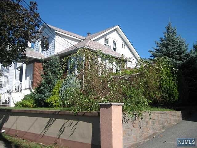 2nd image of 427 Washington St