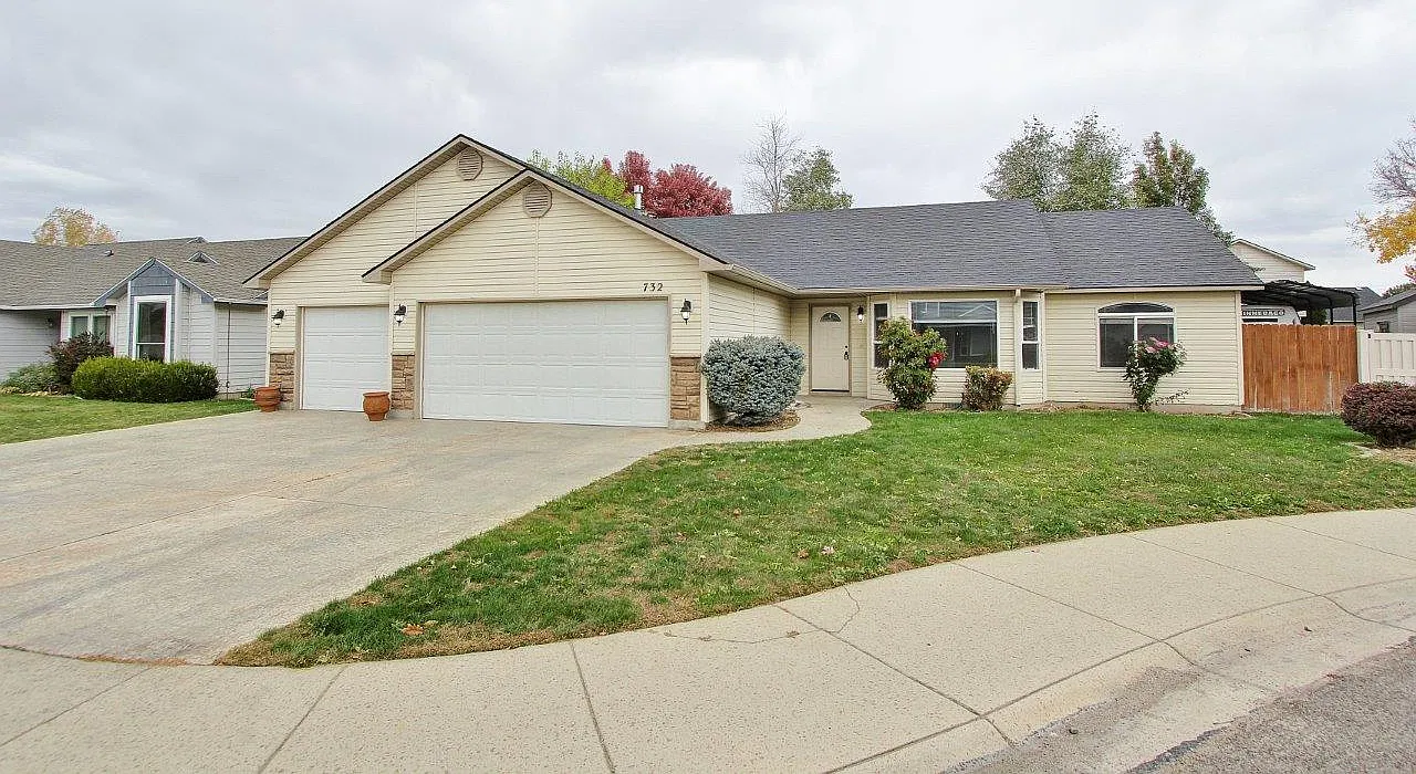4 bed, 1785 sqft, $2,575 — Photo 1