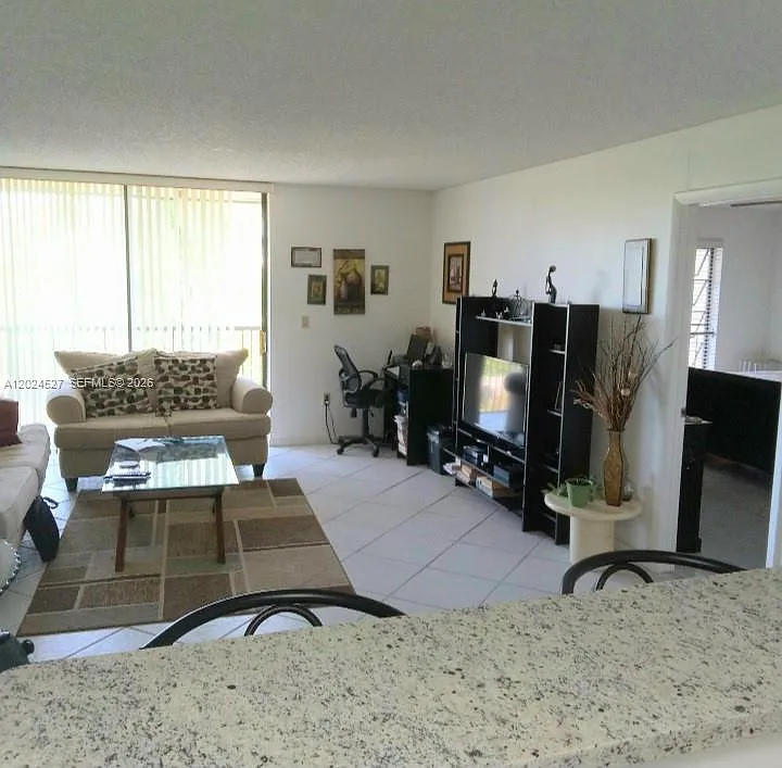 Inverwood Condo — Photo 4