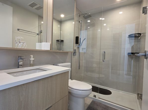 2 bedroom rental in Surrey — photo 12