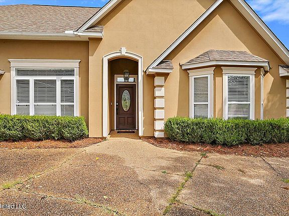 3rd image of 102 Apple Blossom Dr