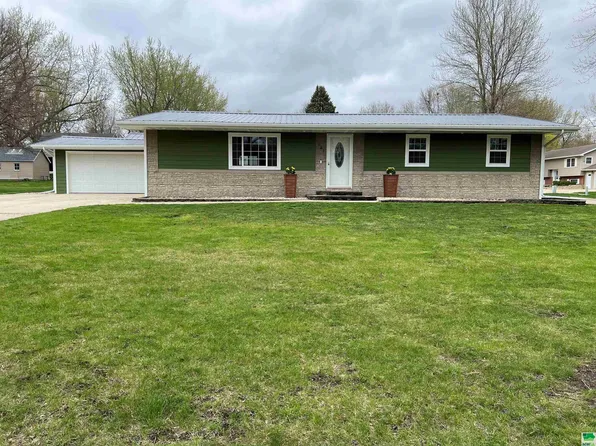 942 3rd St NE, Sibley, IA 51249