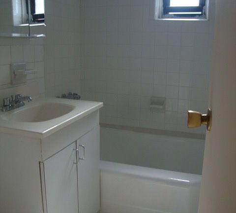 4th image of 8531 120th St APT 5F