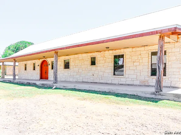 1058 FAIRWAY CIR, Brackettville, TX 78832