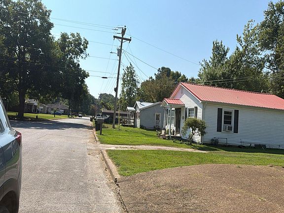 5th image of 246 Lee St