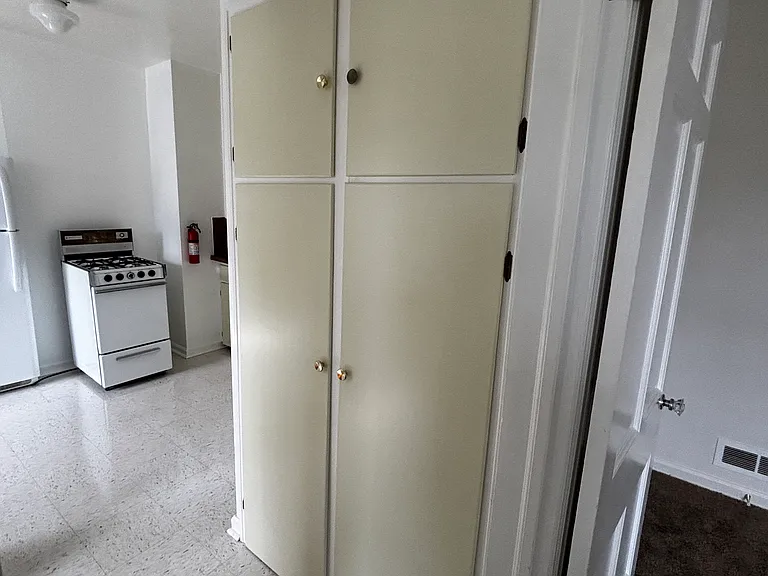 142 N Riverview Dr #3 — Photo 11