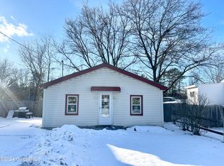 35 Ohio Ave, Queensbury, NY 12804