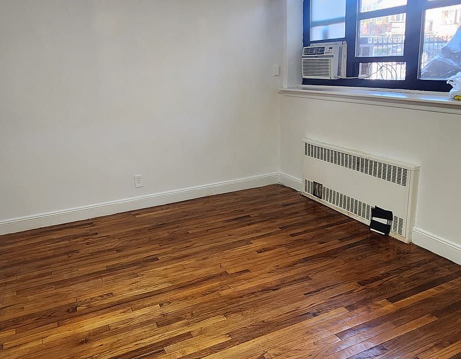 1st image of 702 Desmond Ct Floor 1