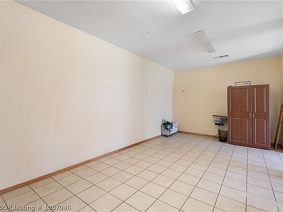 5th image of 814 N 5th St