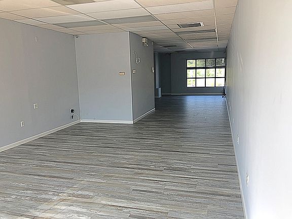 4th image of 5034 N Broadway St