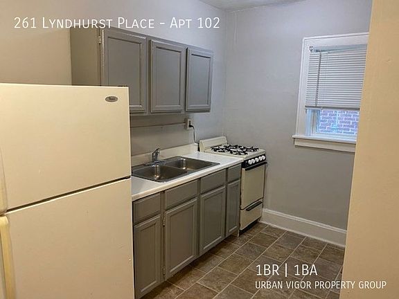3rd image of 261 Lyndhurst Pl APT 102