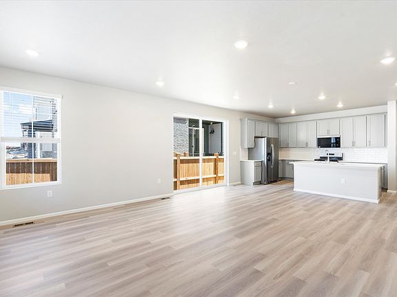 The Breckenridge floorplan, images taken at Horizon Uptown.