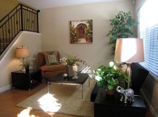 2233 Fairview Rd APT R, Costa Mesa, CA 92627