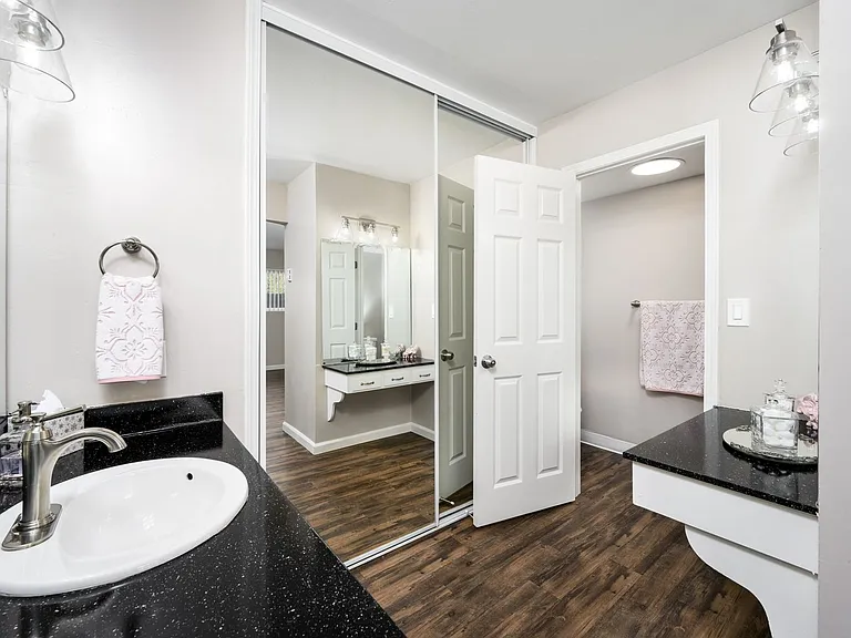 Greentree Fountain Apartments — Photo 11