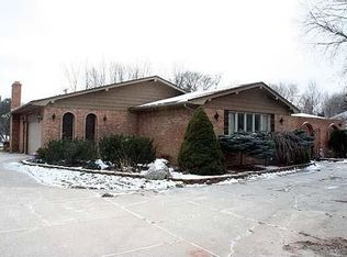2663 Red Fox Trail Dr, Troy, MI
