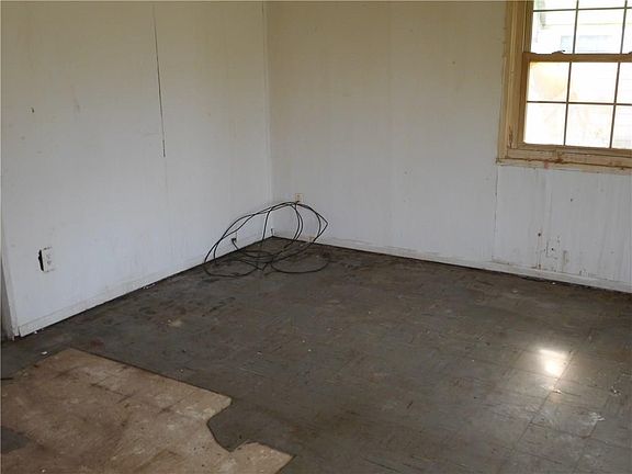 4th image of 222 Galewood Dr