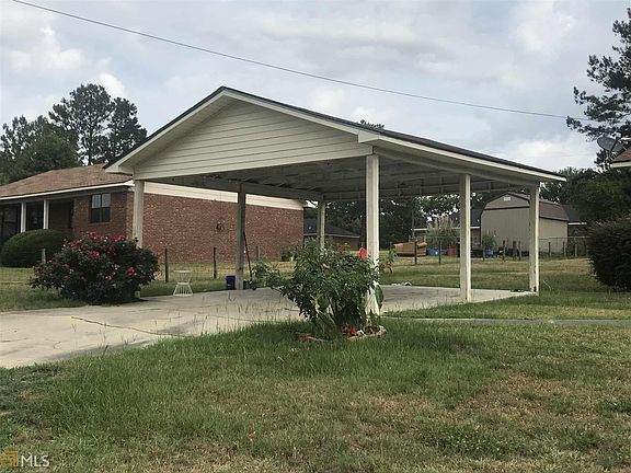 4th image of 113 East Dr