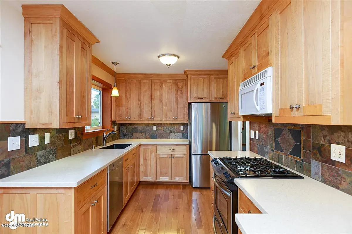 3 bed, 1101 sqft, $2,700 — Photo 3