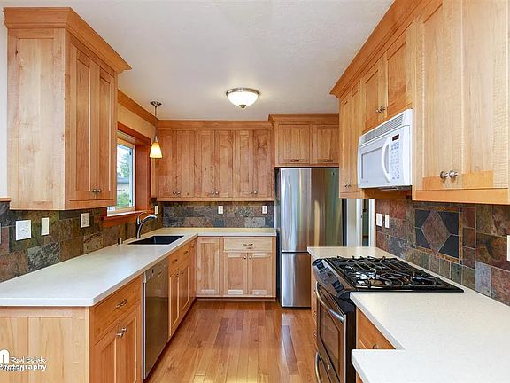 3rd image of 1506 Otter St